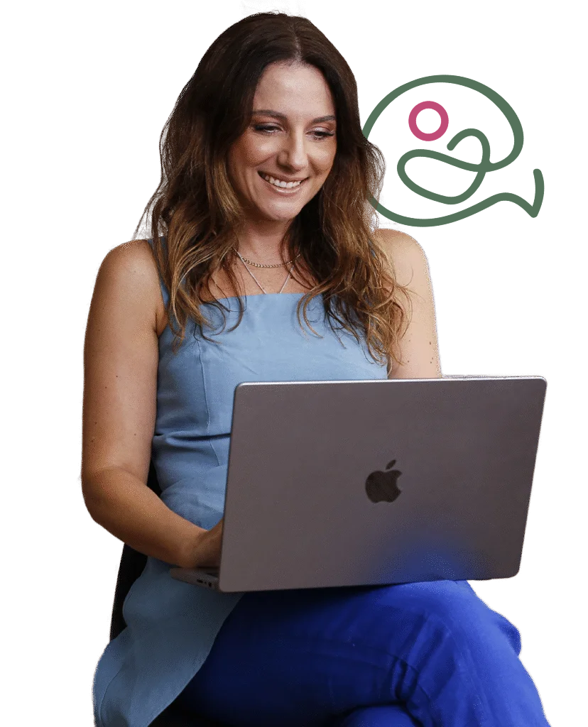 Franciele Maftum com laptop